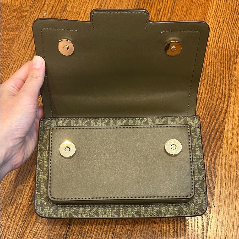 Michael Kors Green Crossbody Bag/Purse with Gold Chain Strap - NWOT - Picture 4 of 13